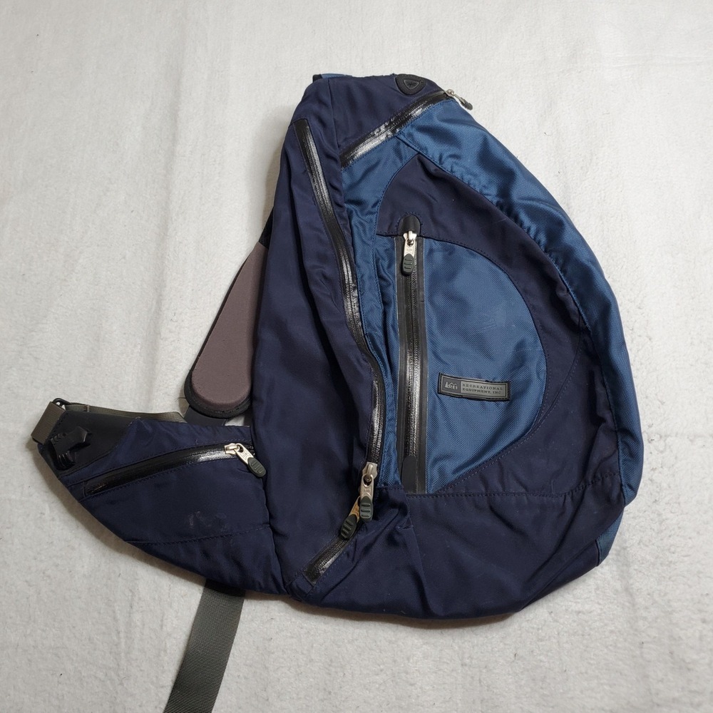 REI Unisex Trail 8 Eco Trail Sling Backpack Blue Crossbody Shoulder Bag 738793